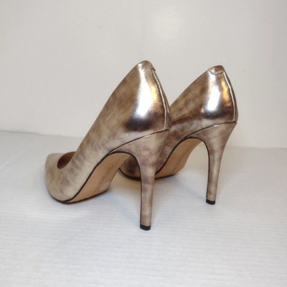 Vince Camuto VC - Kain women's gold heels size (7.1/2) - Picture 14 of 16